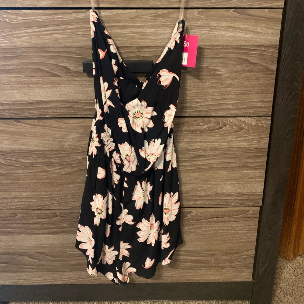Floral romper with pockets